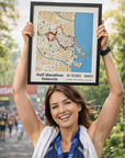 Cadre marathon personnalisé en 3D, carte du parcours semi-marathon en bois découpé au laser, brandi à l’arrivée d’une course. Décoration sportive premium DeMurin.